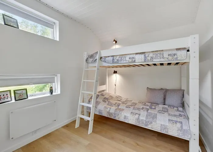 Feriehus Amazing In With Sauna